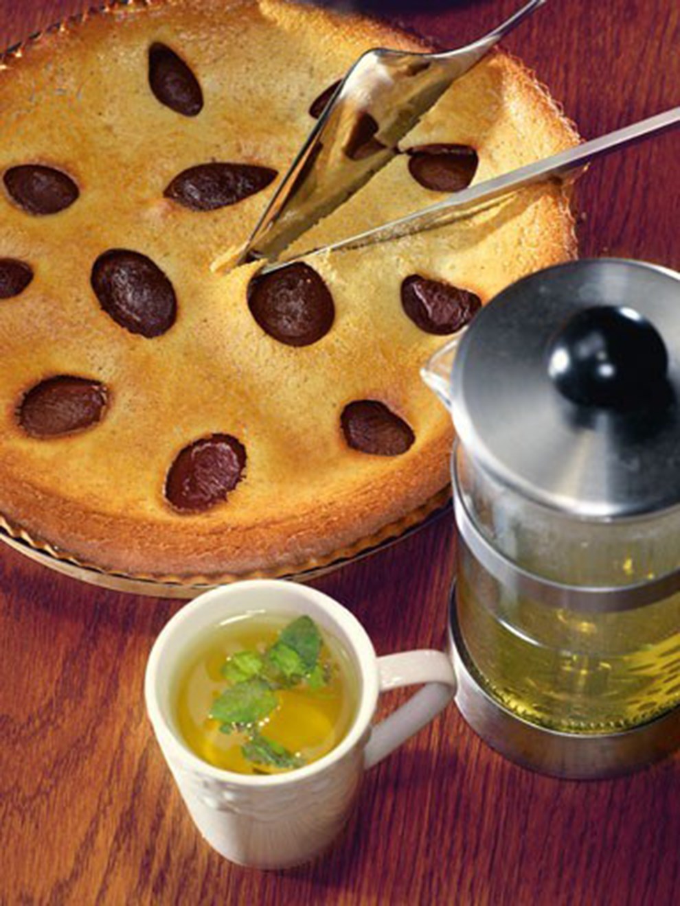 Фото рецепт Сливовый пирог с фисташками