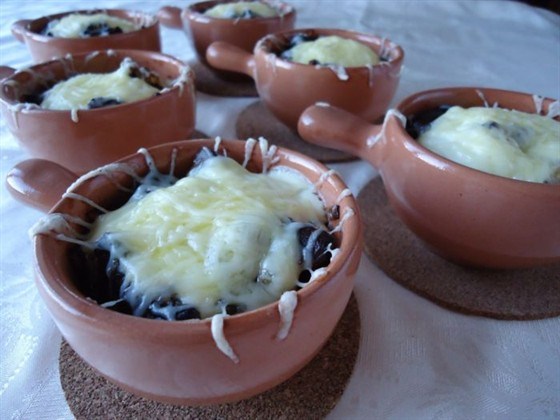 Фото рецепт Морепродукты в сливочном соусе, запеченные в кокотницах