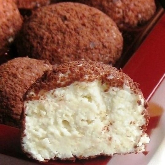 Фото рецепт Конфеты из творога в шоколаде