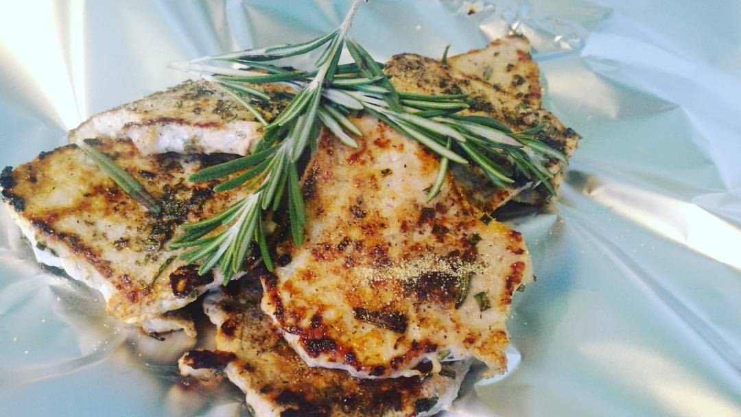 Фото рецепт Свиная вырезка с розмарином