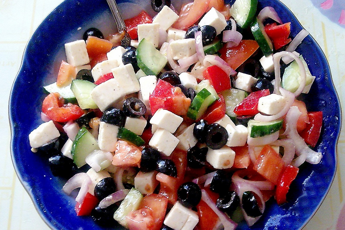 Фото рецепт Греческий салат с плавленым сыром