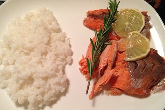 Фото рецепт Нерка, запеченная в морской соли с лимонной цедрой