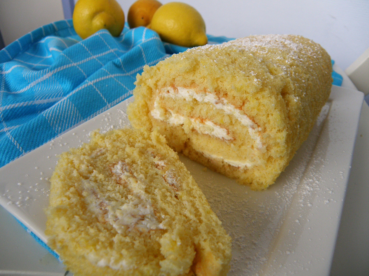 Фото рецепт Лимонный бисквитный рулет