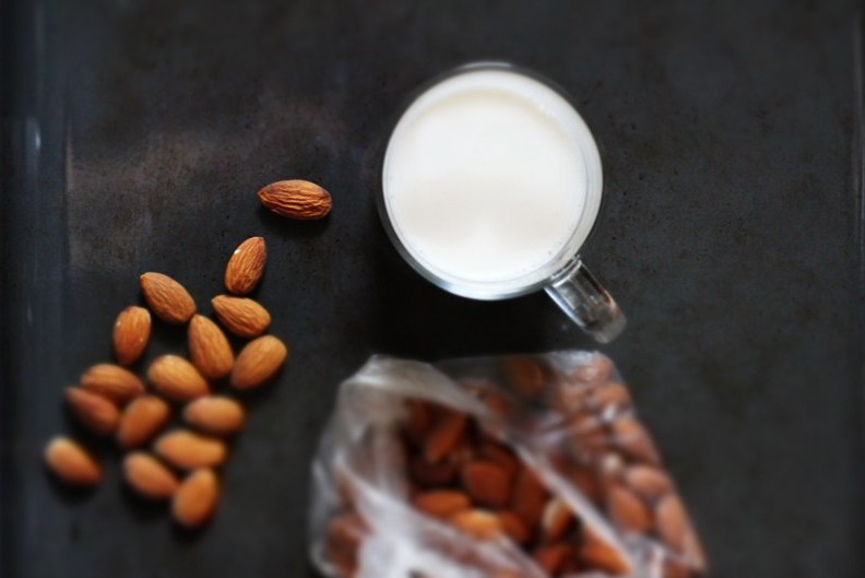 Фото рецепт Быстрое миндальное молоко