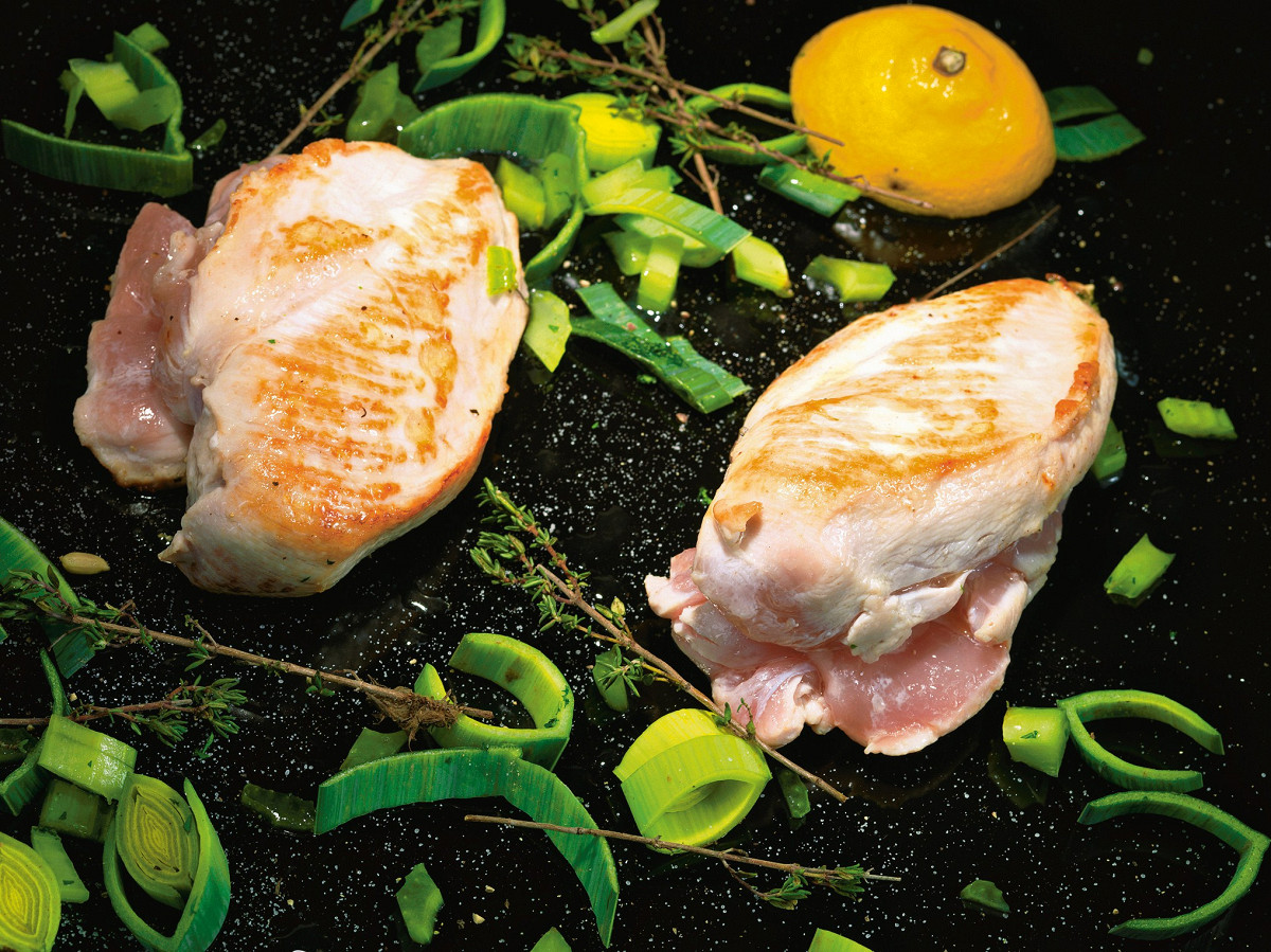 Фото рецепт Жареная курица со спагетти из цукини