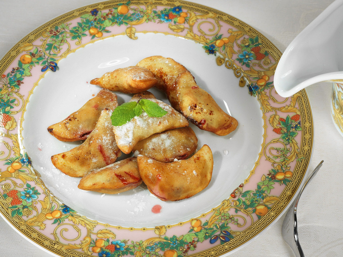 Фото рецепт Вареники с вишней во фритюре