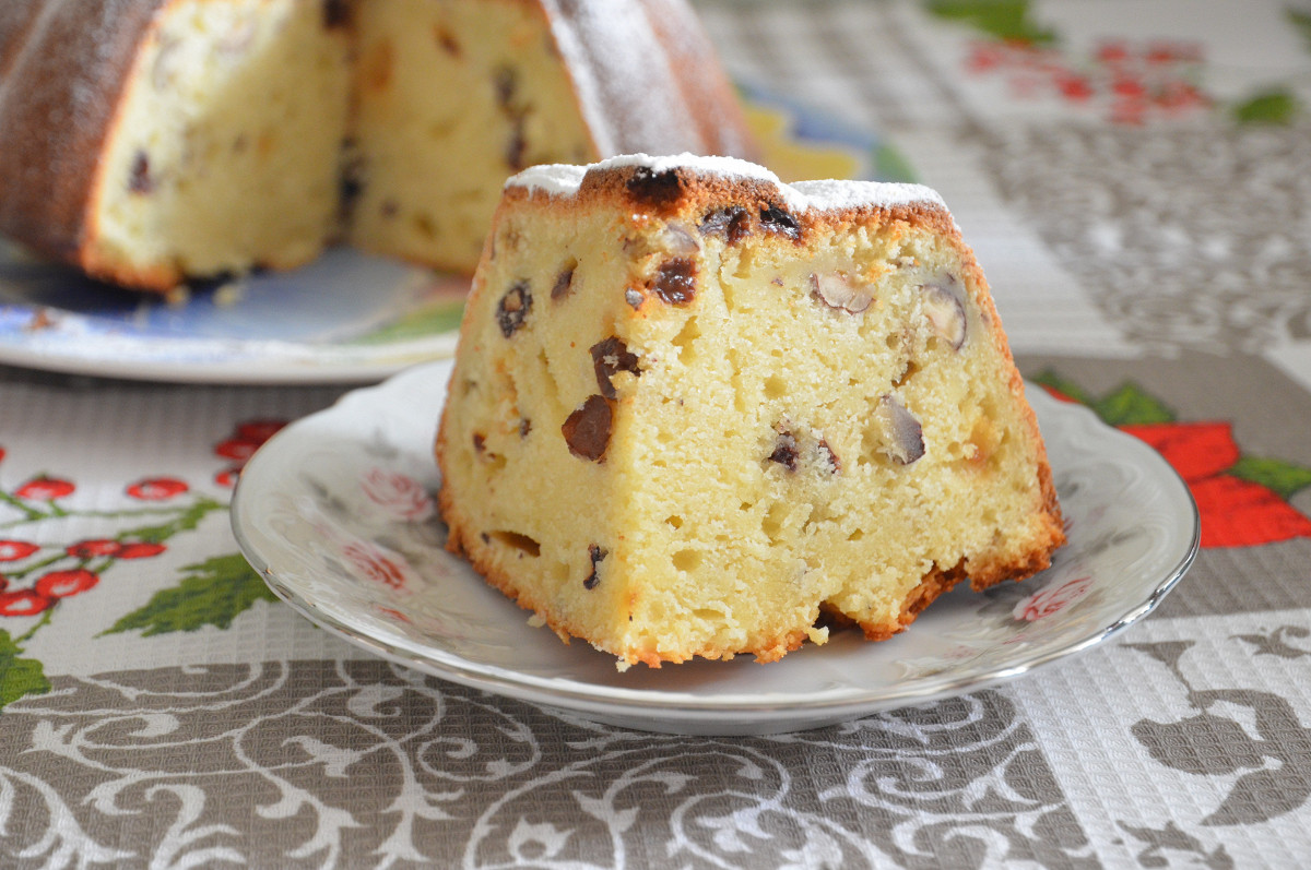 Фото рецепт Кекс на кефире с изюмом и орехами