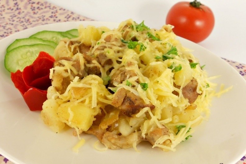 Фото рецепт Картофель с индюшиным мясом и сыром