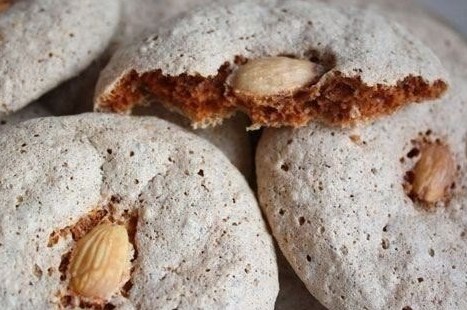 Фото рецепт Миндальное печенье с цельным миндалем
