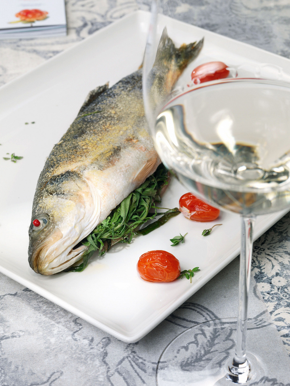 Фото рецепт Запеченный с тархуном сибас