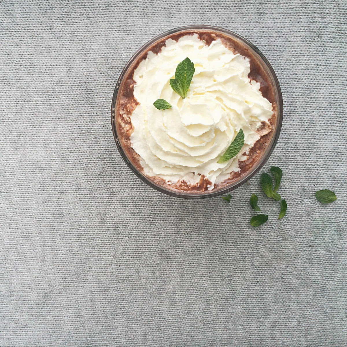 Фото рецепт Мятный горячий шоколад