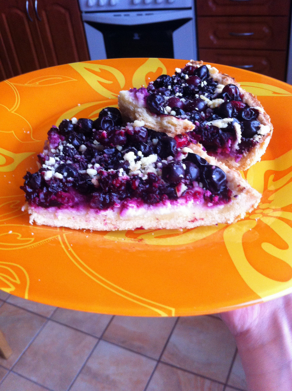 Фото рецепт Пирог с творогом и черной смородиной