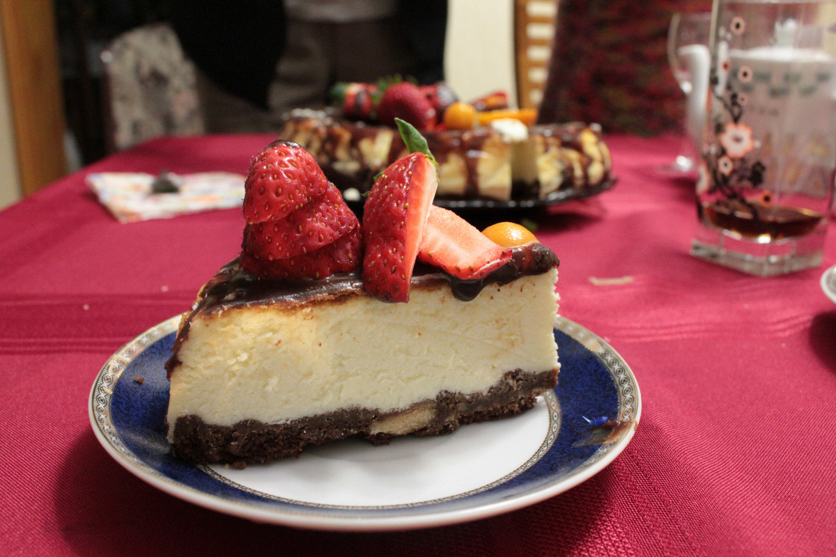 Фото рецепт Шоколадный чизкейк в глазури с фруктами