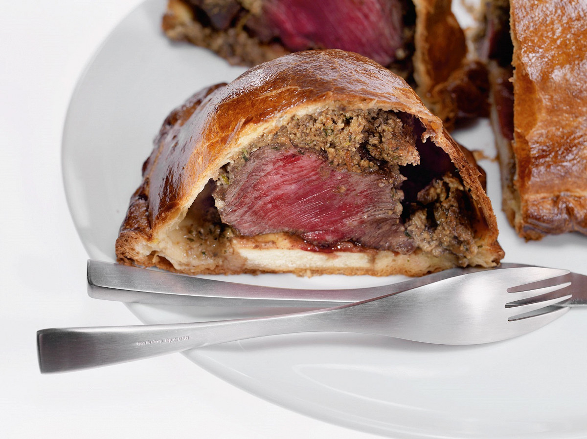 Фото рецепт Рулет с говяжьей вырезкой