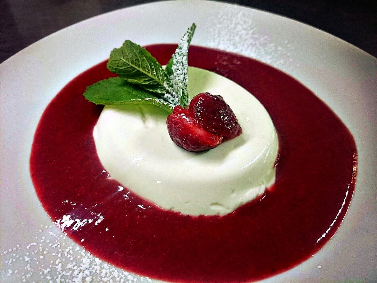 Фото рецепт Панна-котта с клубникой