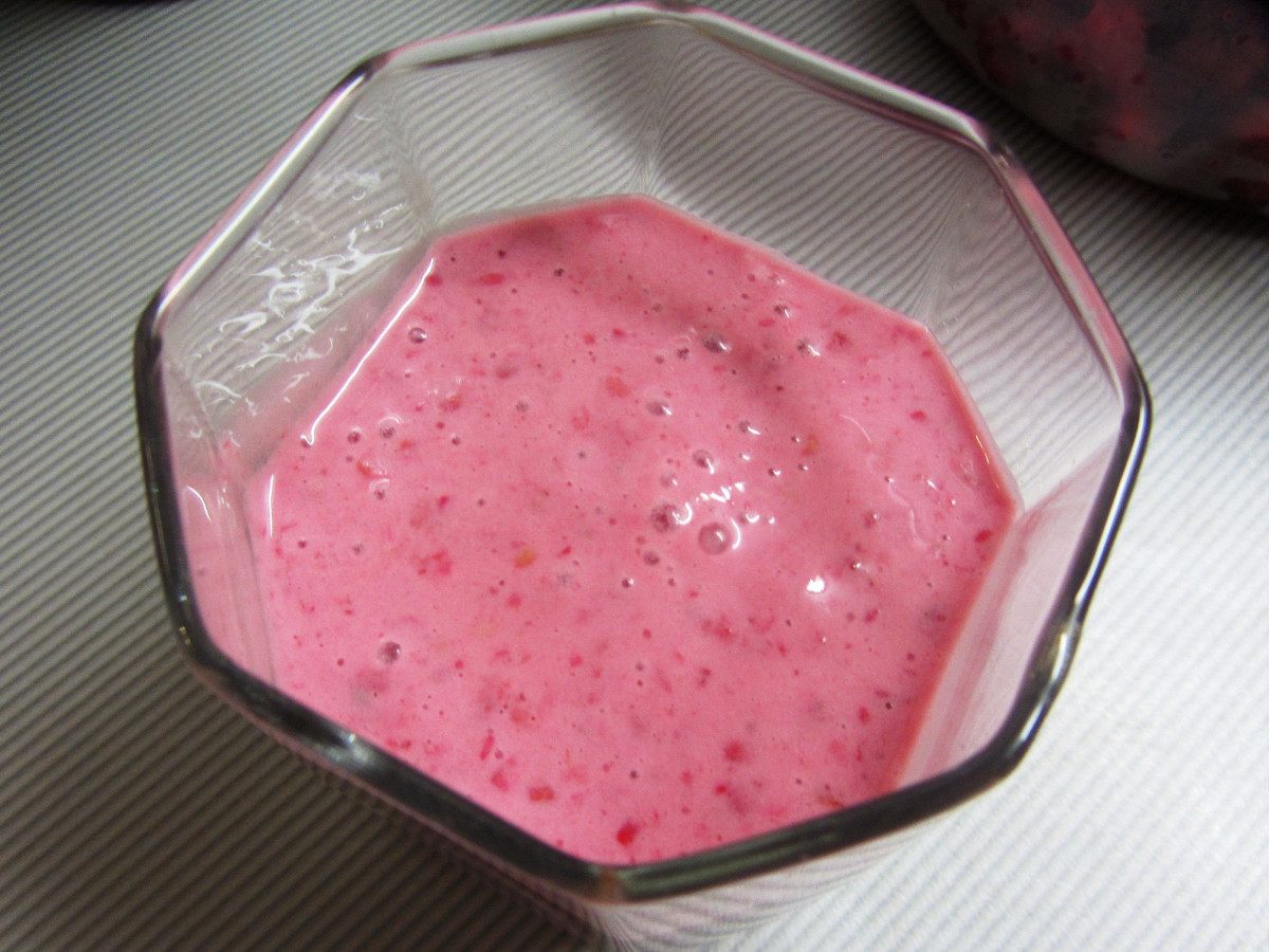 Фото рецепт Малиновый милкшейк с мороженым