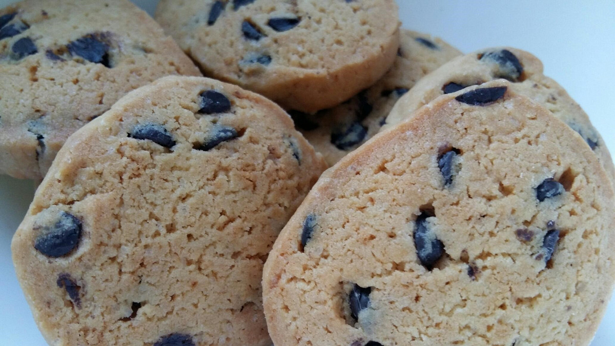 Фото рецепт Ванильное печенье с шоколадной крошкой