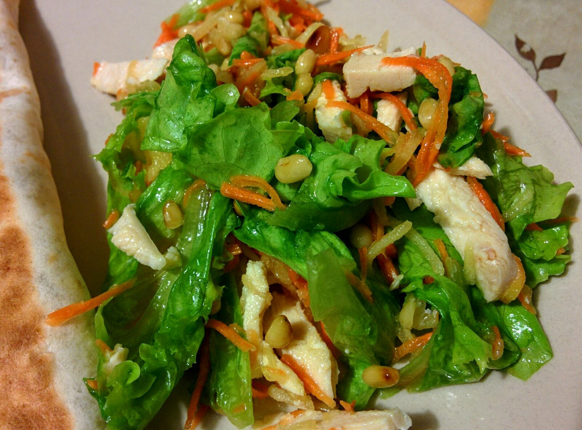 Фото рецепт Салат с куриной грудкой, рукколой и апельсином