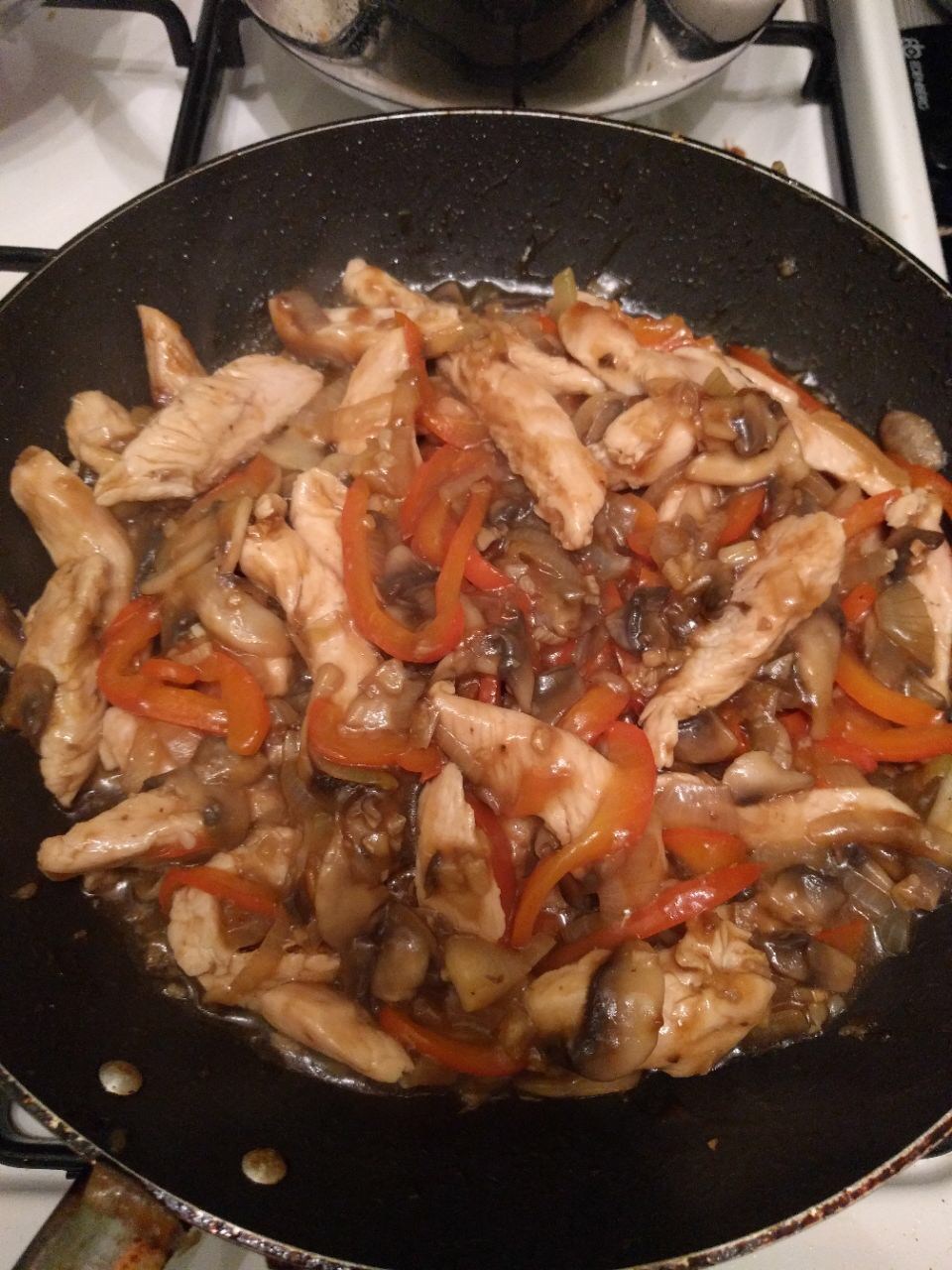 Фото рецепт Стир фрай из курицы с грибами и сладким перцем