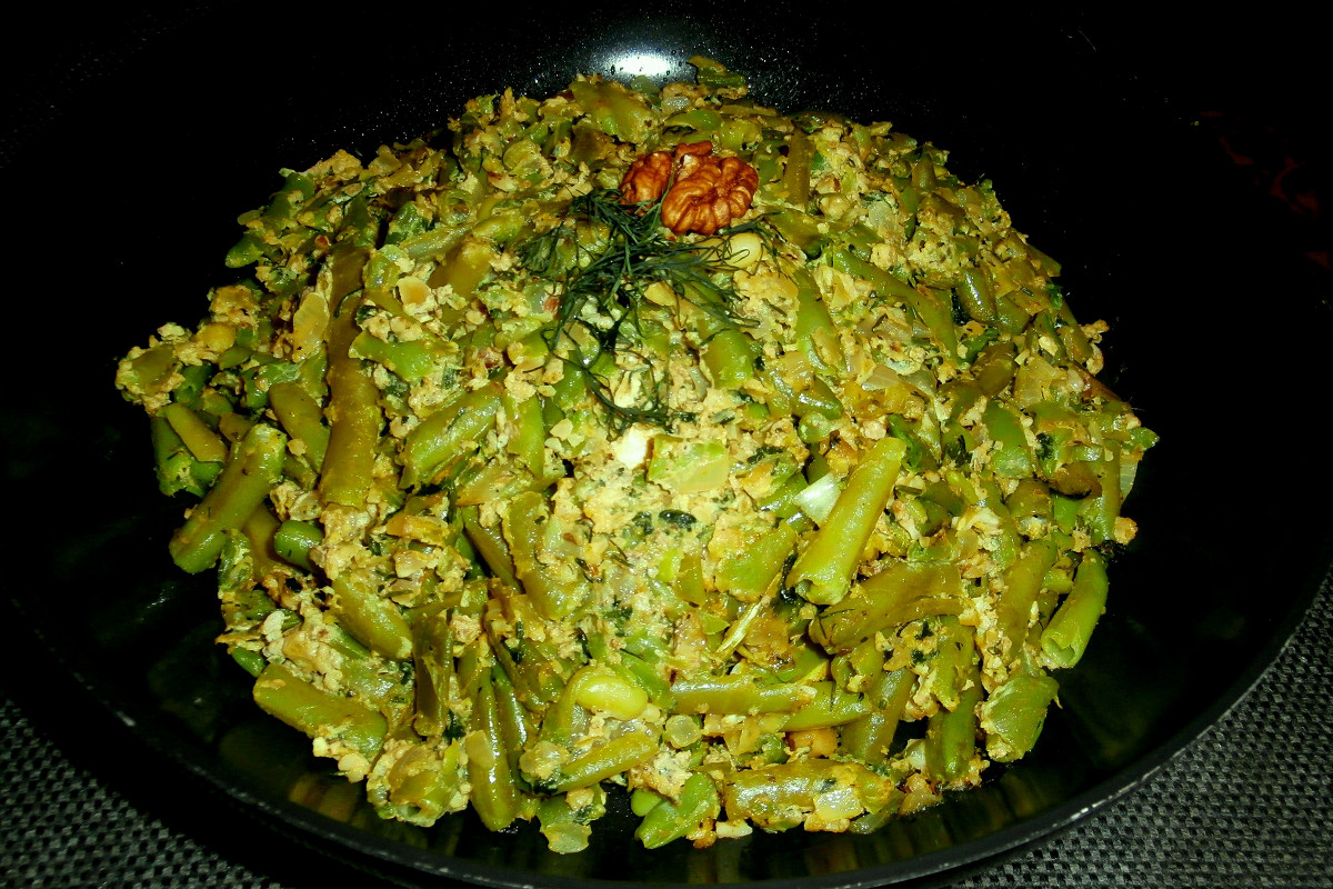 Фото рецепт Стручковая фасоль с яйцом и грецким орехом
