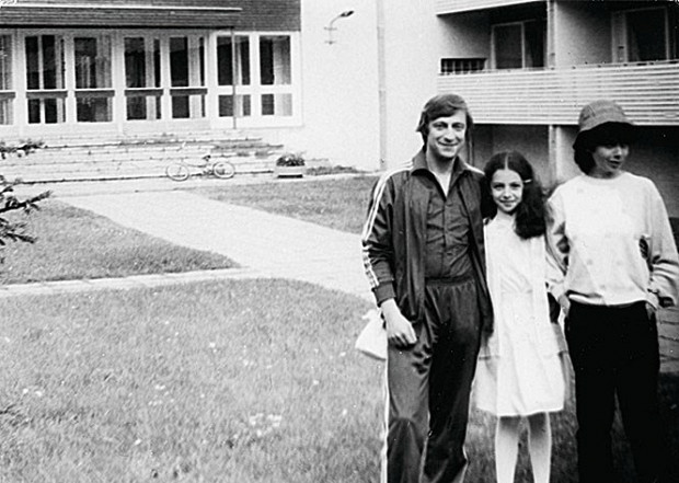 Алиса Хазанова с папой Геннадием Хазановым и мамой Златой Эльбаум.