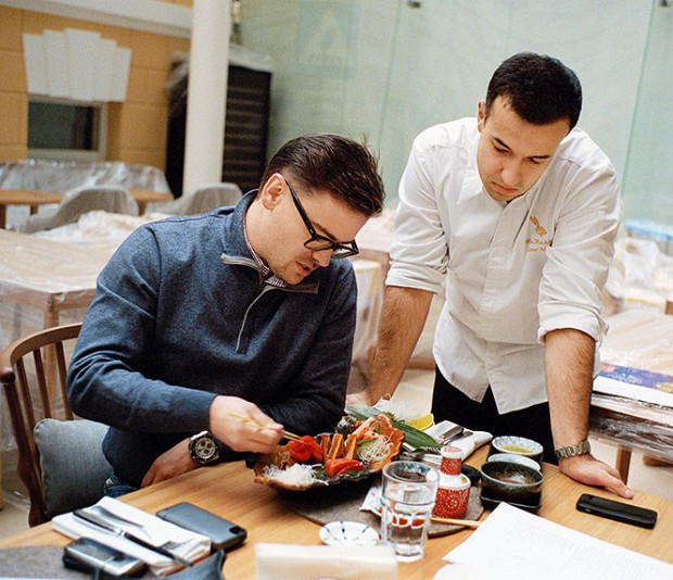 Ресторатор Борис Зарьков (слева) — главный ревизор всего, что делает Мухин: этот человек нутром чувствует, что будет есть Москва, а что проклянет навеки.