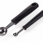 Барный инструмент, который используют для того, чтобы вырезать шарики или полусферы из фруктов и других ингредиентов для напитков. Также используется в карвинге — художественной резке по овощам.