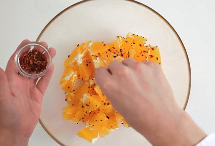 Фото шага рецепта Салат из апельсинов 28389 шаг 4  