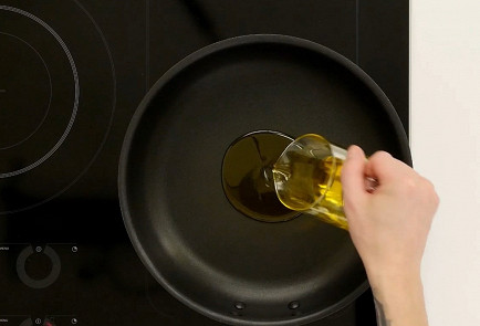 Фото шага рецепта Спагетти алла путтанеска 28035 шаг 2  