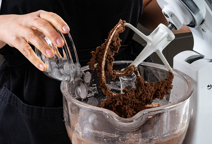 Фото шага рецепта Шоколадные крамбл куки 191197 шаг 6  