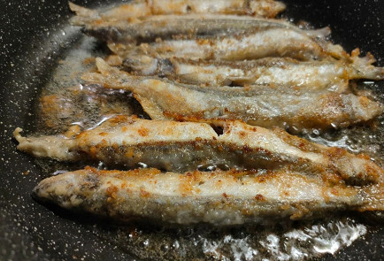 Фото шага рецепта Жареная мойва 191591 шаг 11  