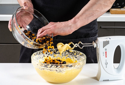 Фото шага рецепта Мягкие куличи 191573 шаг 9  