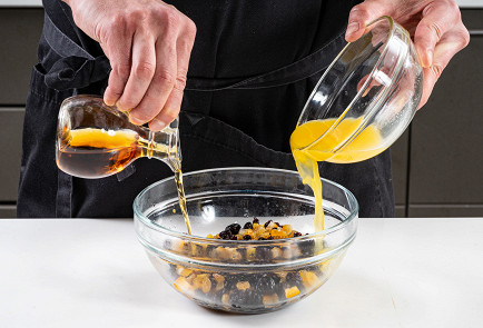 Фото шага рецепта Мягкие куличи 191573 шаг 3  