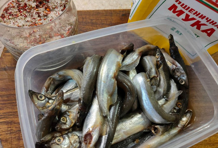 Фото шага рецепта Жареная мойва 191591 шаг 1  