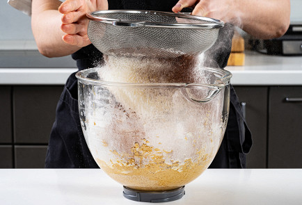 Фото шага рецепта Шоколадные крамбл куки 191197 шаг 5  