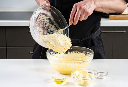 Фото шага рецепта Мягкие куличи 191573 шаг 7  