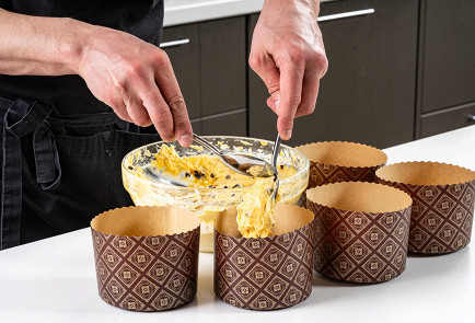 Фото шага рецепта Мягкие куличи 191573 шаг 10  