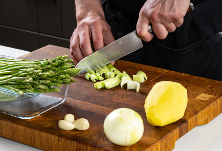 Фото шага рецепта Кремсуп из спаржи 191624 шаг 2