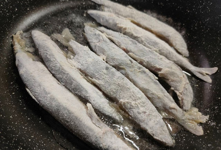 Фото шага рецепта Жареная мойва 191591 шаг 10  