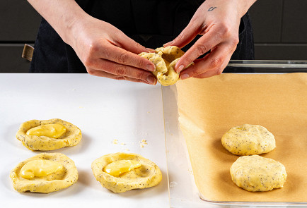 Фото шага рецепта Крамбл куки с маком и лимоном 191199 шаг 9  