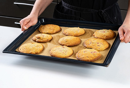 Фото шага рецепта Крамбл куки с фисташкой и малиной 191198 шаг 8  