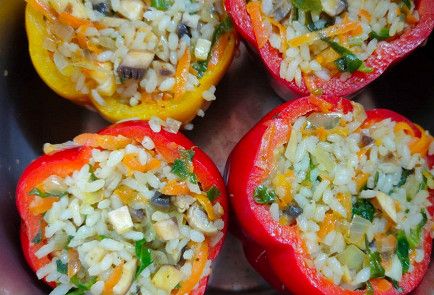 Фото шага рецепта Фаршированные перцы с рисом грибами и овощами 191137 шаг 19  