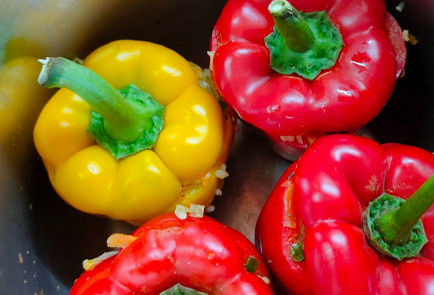 Фото шага рецепта Фаршированные перцы с рисом грибами и овощами 191137 шаг 20  