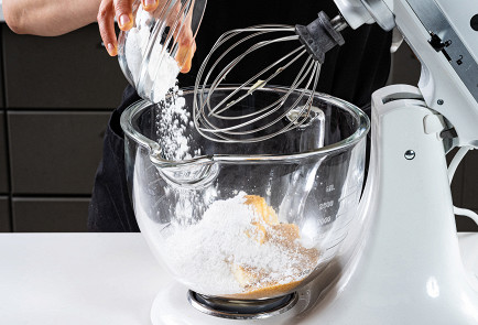 Фото шага рецепта Крамбл куки с фисташкой и малиной 191198 шаг 3  