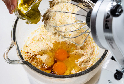 Фото шага рецепта Крамбл куки с фисташкой и малиной 191198 шаг 4  