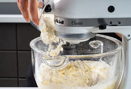 Фото шага рецепта Крамбл куки с фисташкой и малиной 191198 шаг 5  