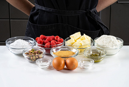 Фото шага рецепта Крамбл куки с фисташкой и малиной 191198 шаг 1  