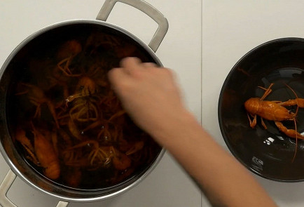 Фото шага рецепта Вареные раки 17116 шаг 8  