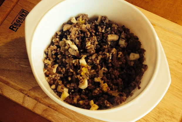 Фото рецепт Гречневая каша с яйцами и грибами