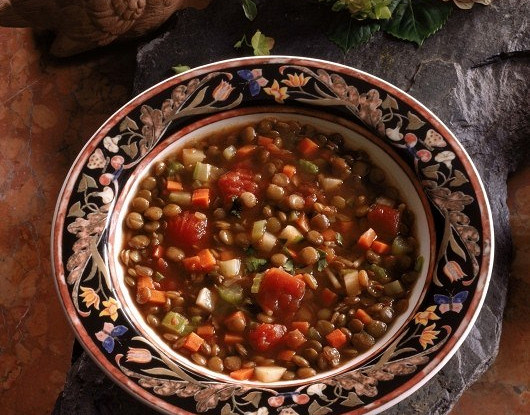 Фото рецепт Овощной суп с чечевицей, грибами и беконом